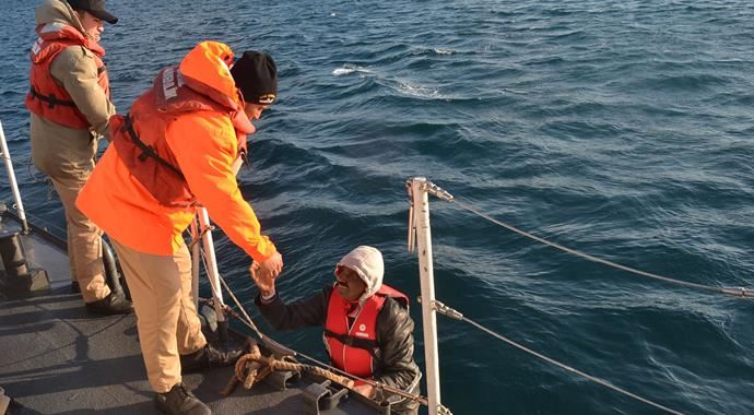 Ege Denizi'nde 135 kaçak yakalandı Ege Denizi'nde 135 kaçak yakalandı