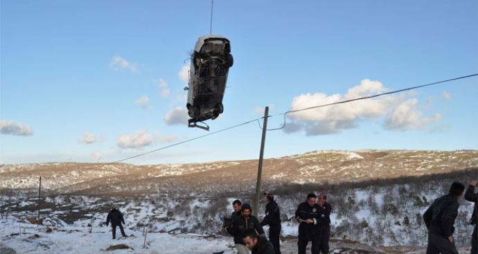 Otomobil 50 metrelik şarampole uçtu: 1 ölü 4 yaralı