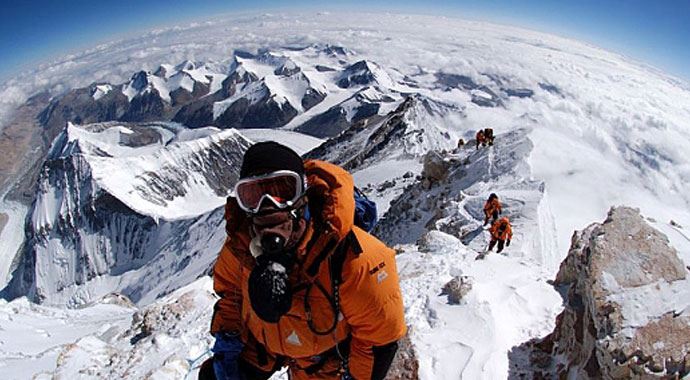 Everest'in altından tren yolu geçecek Everest'in altından tren yolu geçecek