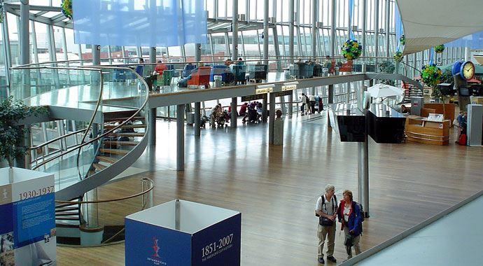 İsveçliler, Arlanda Havalimanı'nda 50 bin kron bıraktı İsveçliler, Arlanda Havalimanı'nda 50 bin kron bıraktı