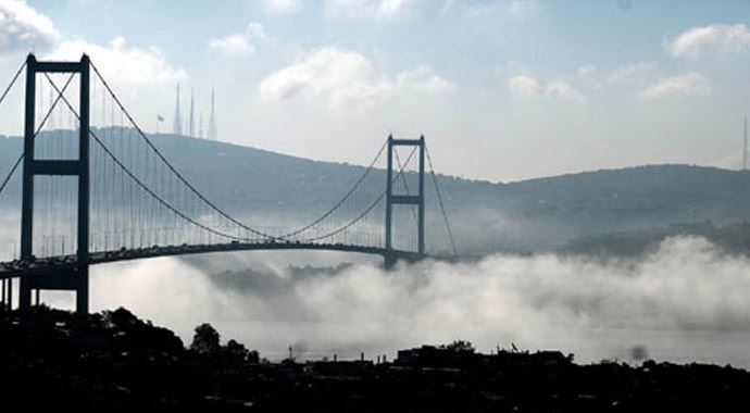 İstanbullular güne sisle başladı İstanbullular güne sisle başladı