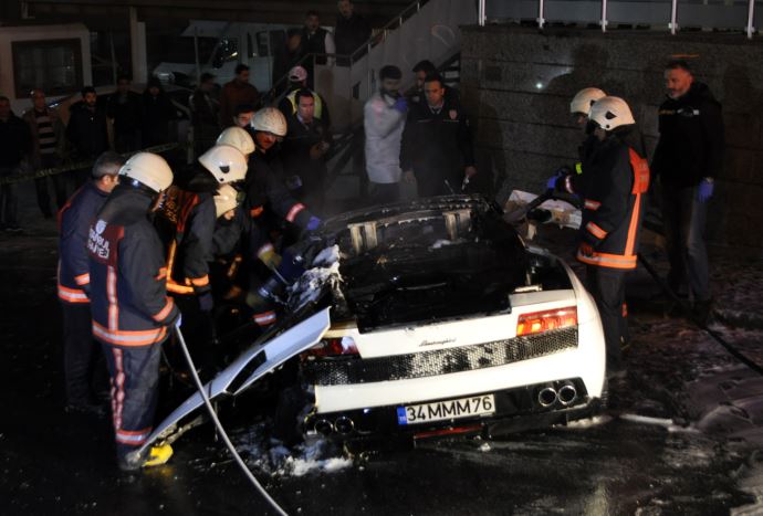 Beylikdüzü'nde feci kaza! 1 kişi hayatını kaybetti Beylikdüzü'nde feci kaza! 1 kişi hayatını kaybetti