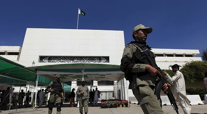 Pakistan'da silahlı saldırı: 20 ölü Pakistan'da silahlı saldırı: 20 ölü