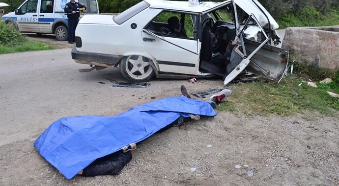 Adana'da feci kaza: 1 ölü, 3 yaralı Adana'da feci kaza: 1 ölü, 3 yaralı