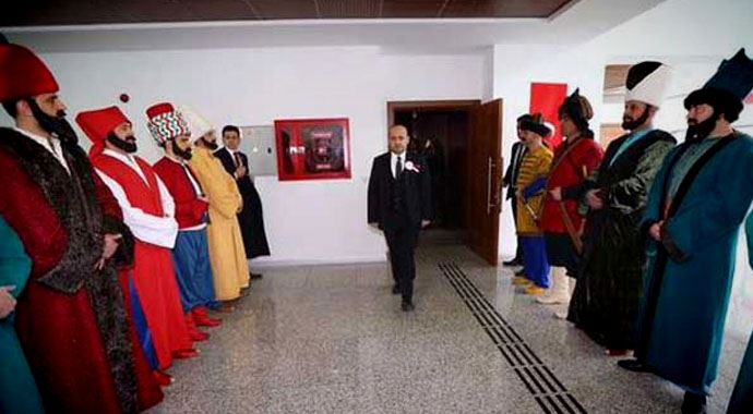 Bu fotoğrafı eleştirenlere sert çıktı! Bu fotoğrafı eleştirenlere sert çıktı!