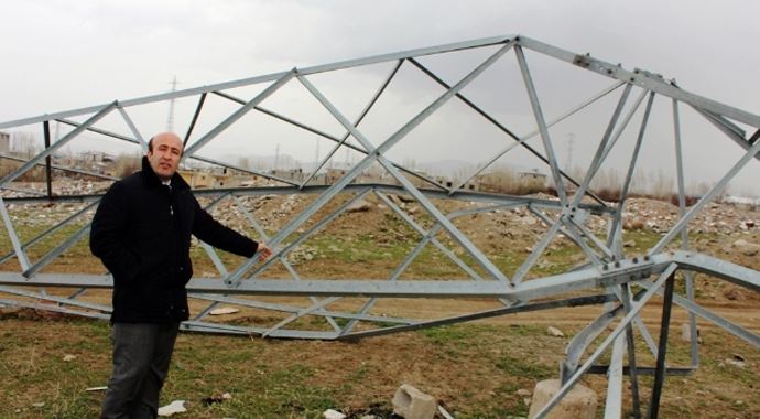 Hırsızlar elektrikleri kesti