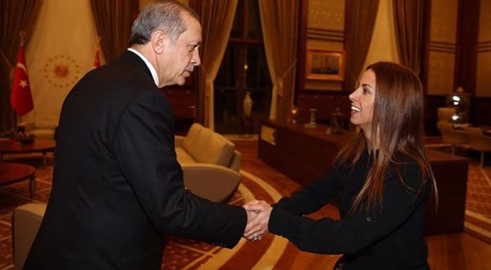 Niran Ünsal'dan Erdoğan'a 'Başkanlık' marşı! Niran Ünsal'dan Erdoğan'a 'Başkanlık' marşı!