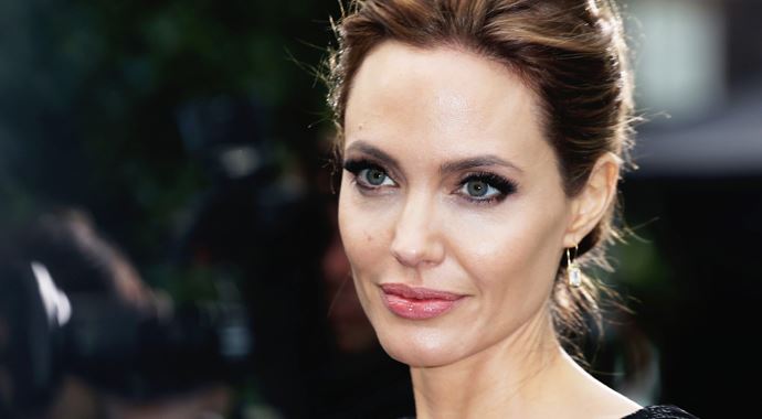 Angelina Jolie çayına ceza!