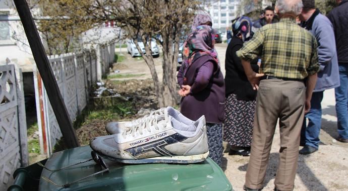 Yaşlı adam evinin önünde ölü bulundu Yaşlı adam evinin önünde ölü bulundu