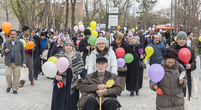 Dünya Parkinson Günü için 'Birlikte Yürüyelim' Dünya Parkinson Günü için 'Birlikte Yürüyelim'