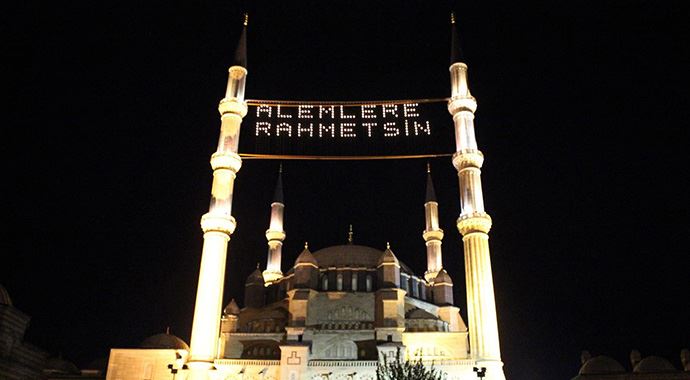 Selimiye Camisi, 16 yıl sonra &#039;mahyalandı&#039;