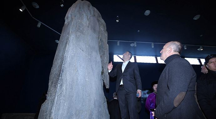 Dışişleri Bakanı Çavuşoğlu, Orhun Kitabeleri'ni ziyaret etti Dışişleri Bakanı Çavuşoğlu, Orhun Kitabeleri'ni ziyaret etti