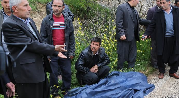 Düğün konvoyu ile cenaze konvoyundaki arabalar çarpıştı, 2 ölü Düğün konvoyu ile cenaze konvoyundaki arabalar çarpıştı, 2 ölü
