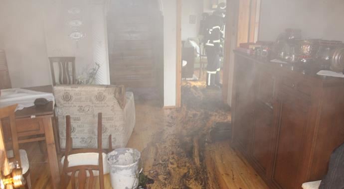 Elektrik kontağı evi yaktı