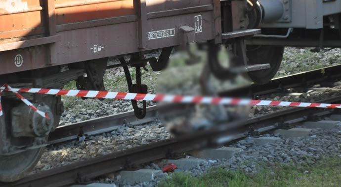 Tren yolunda yanarak feci şekilde can verdi Tren yolunda yanarak feci şekilde can verdi