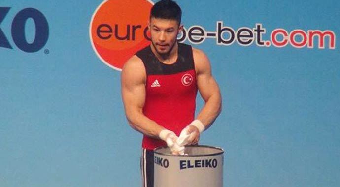 Halterde bir altın daha geldi Halterde bir altın daha geldi