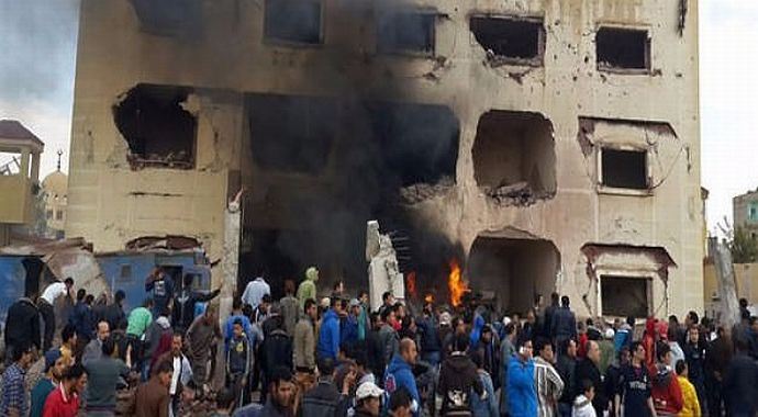 Polis karakoluna bombalı saldırı: 6 ölü