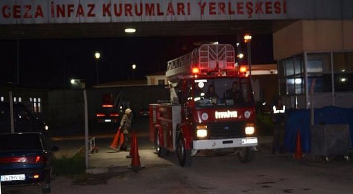 Cezaevi'nde olay! Mahkumlar koğuşu ateşe verdi
