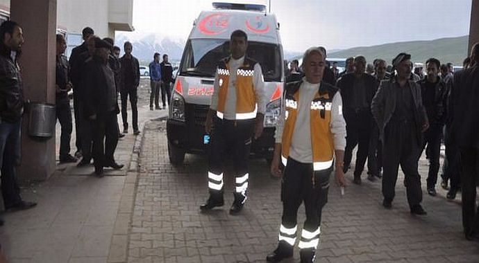 Yüksekova'da trafik kazası: 15 Yaralı
