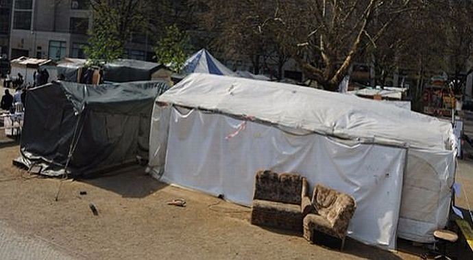 Almanya'da mülteci kampına saldırı