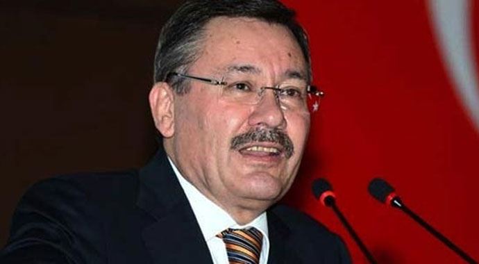 Melih Gökçek'ten 'Milletçe Alkışlıyoruz' göndermesi