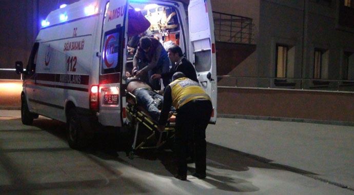 Köy kahvesini basan grup rastgele ateş açtı, ölü ve yaralılar var Köy kahvesini basan grup rastgele ateş açtı, ölü ve yaralılar var