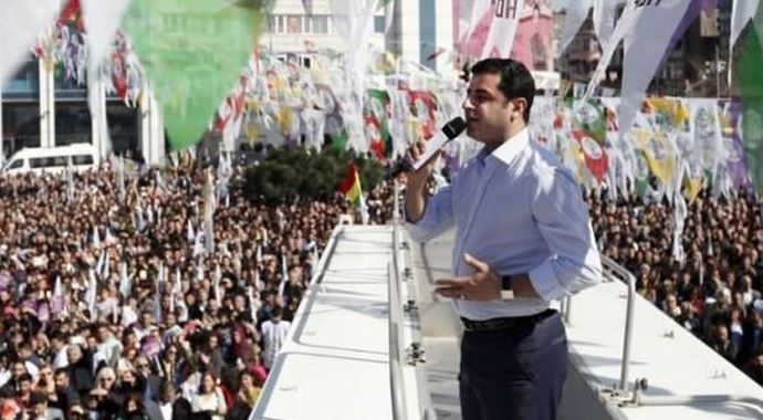 Demirtaş'ın cevap veremediği 3 soru Demirtaş'ın cevap veremediği 3 soru