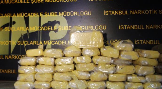 Büyükçekmece&#039;deki operasyonlarda 153 kilo eroin yakalandı