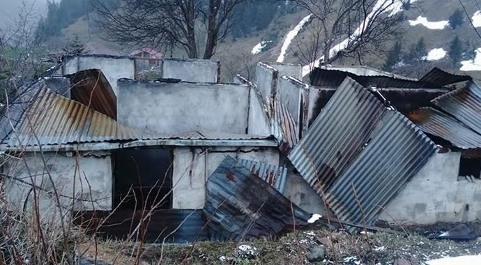 Ordu'da büyük yangın! 8 ev kül oldu Ordu'da büyük yangın! 8 ev kül oldu