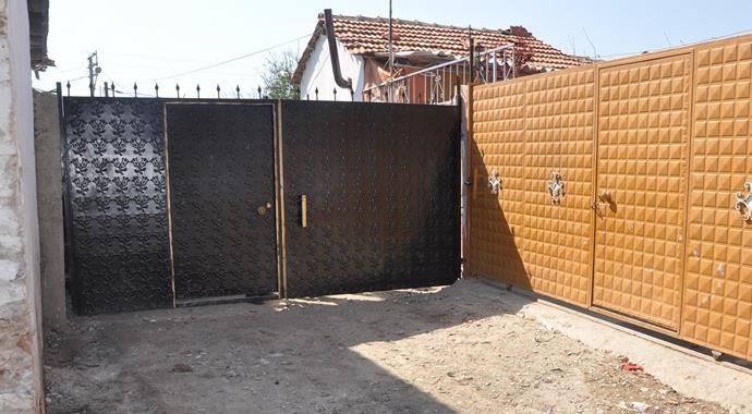 20 yıllık caddeyi &#039;tapulu arazim&#039; diyerek kapattı