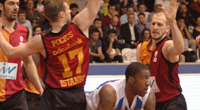 Galatasaray Tofaş'ı farklı geçti Galatasaray Tofaş'ı farklı geçti