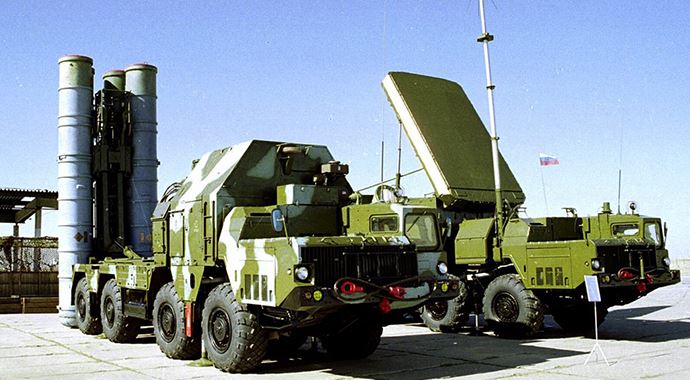 İran, S-300 hava savunma sistemlerini ekliyor