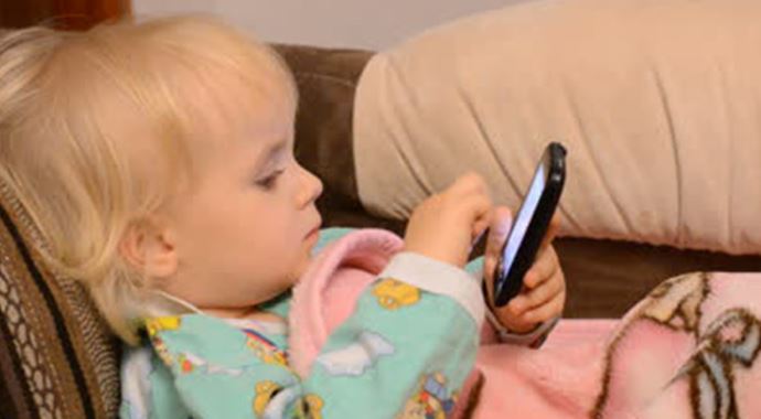 İsveç'te internet kullanma yaşı 2'ye düştü İsveç'te internet kullanma yaşı 2'ye düştü