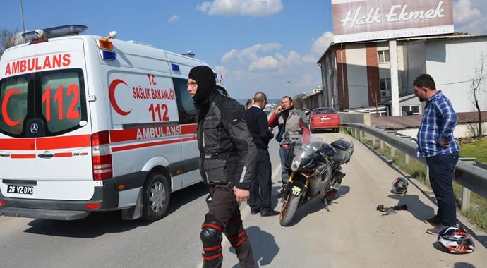 Eskişehir'de motosiklet kadınlara çarptı, 2 yaralı Eskişehir'de motosiklet kadınlara çarptı, 2 yaralı