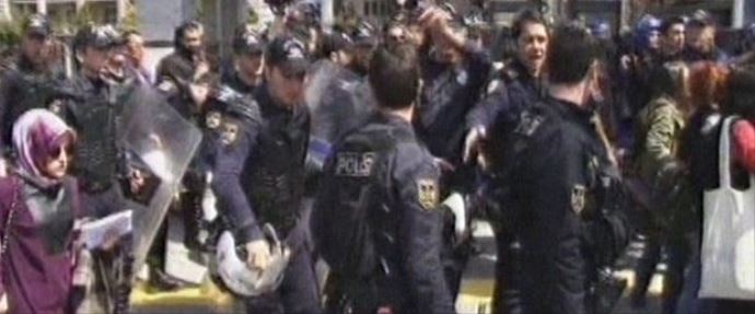 Ankara Üniversitesi karıştı, eğitime ara verildi Ankara Üniversitesi karıştı, eğitime ara verildi