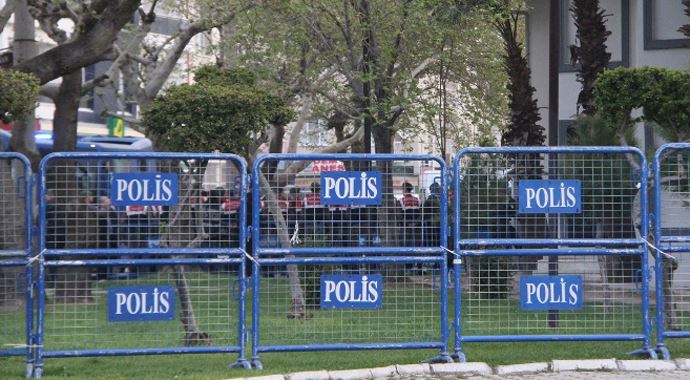Soma davasında 8 tutuklu mahkeme salonuna getirildi Soma davasında 8 tutuklu mahkeme salonuna getirildi