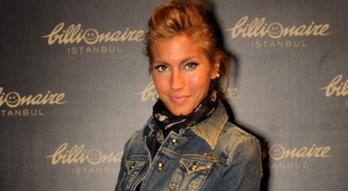 Çağla Şıkel psikolojisi düzelsin diye bunu yapıyor! Çağla Şıkel psikolojisi düzelsin diye bunu yapıyor!