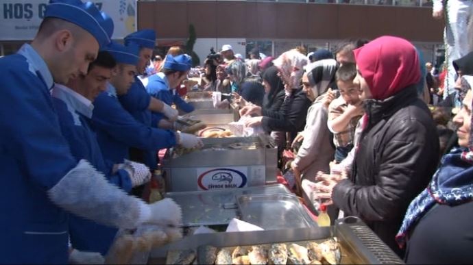 Başakşehir&#039;deki Balık Festivali&#039;nde 6 ton balık dağıtıldı