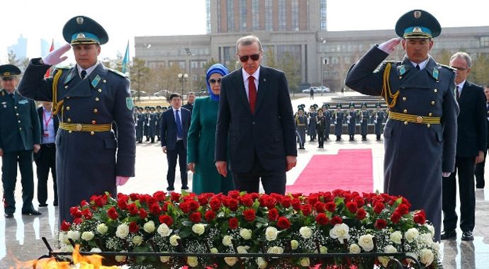 Erdoğan Vatan Koruyucuları Anıtı'nı ziyaret etti Erdoğan Vatan Koruyucuları Anıtı'nı ziyaret etti