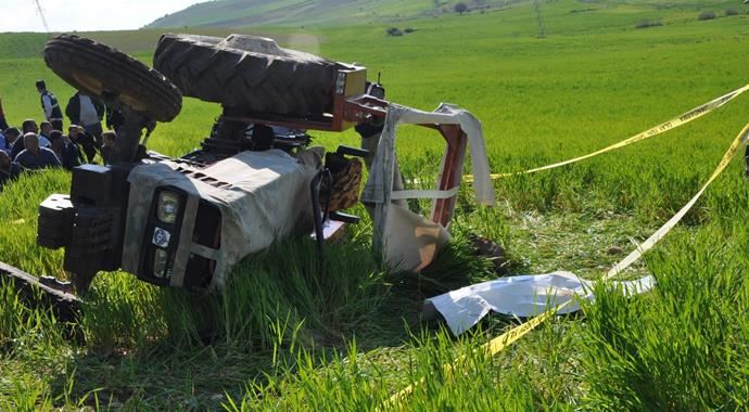 Traktörün altında kalan çiftçi öldü