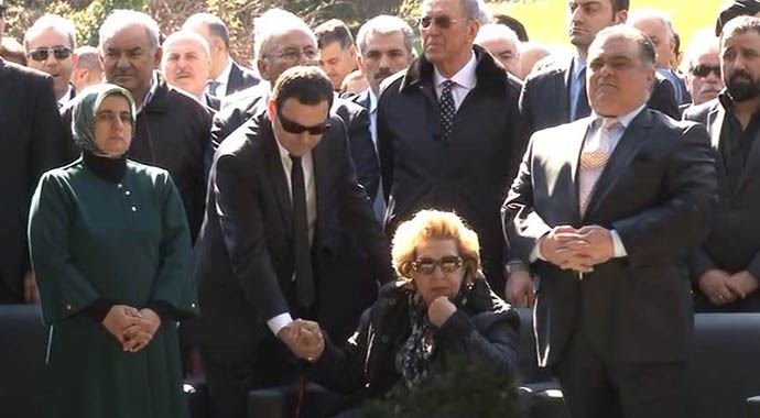 8. Cumhurbaşkanı Turgut Özal mezarı başında anıldı 8. Cumhurbaşkanı Turgut Özal mezarı başında anıldı
