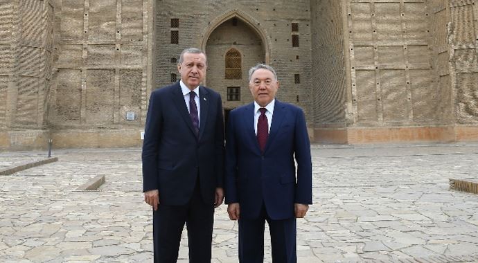 Hoca Ahmed Yesevi türbesini ziyaret etti