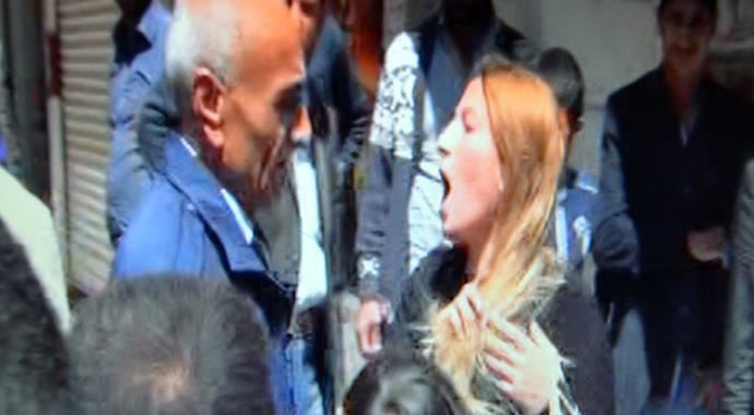 Dilencilerin sopalı kavgasını cemaat ayırdı