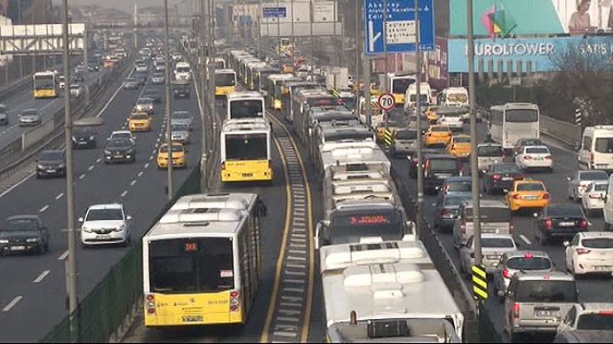 Metrobüs arızalandı! Uzun kuyruklar oluştu Metrobüs arızalandı! Uzun kuyruklar oluştu