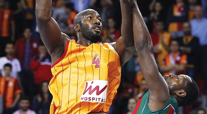 Pınar Karşıyaka İstanbul'da Cimbom'u mağlup etti Pınar Karşıyaka İstanbul'da Cimbom'u mağlup etti