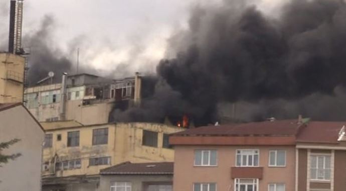 Kağıthane&#039;de sucuk fabrikasında yangın!