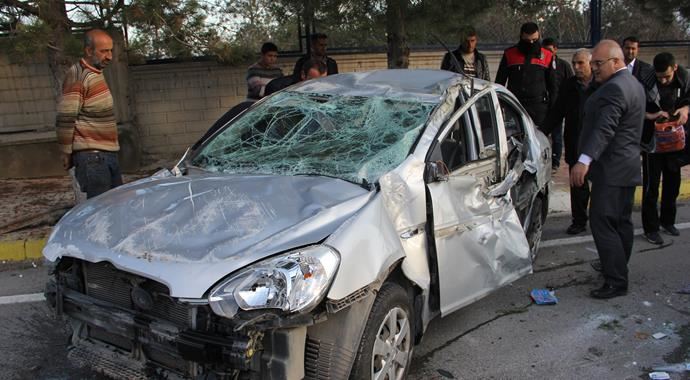 Elazığ'da otomobil devrildi: 4 yaralı Elazığ'da otomobil devrildi: 4 yaralı