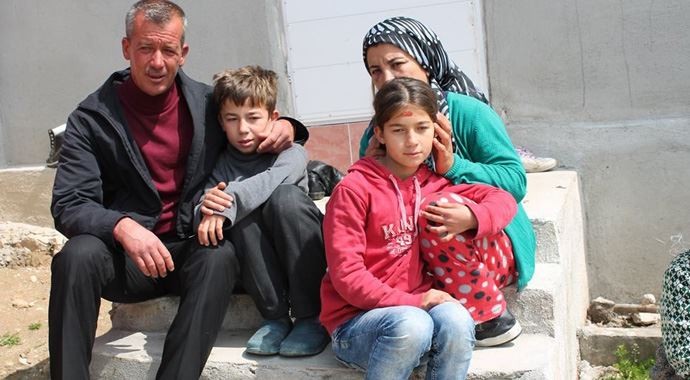 Sürekli kavga eden anne babasına kızan çocuklar bakın ne yaptı! Sürekli kavga eden anne babasına kızan çocuklar bakın ne yaptı!