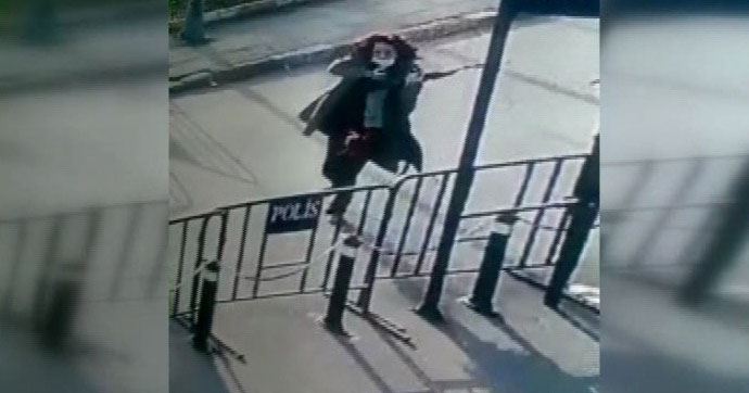 O terörist polis tarafından vurulmasaydı bakın ne yapacaktı! O terörist polis tarafından vurulmasaydı bakın ne yapacaktı!