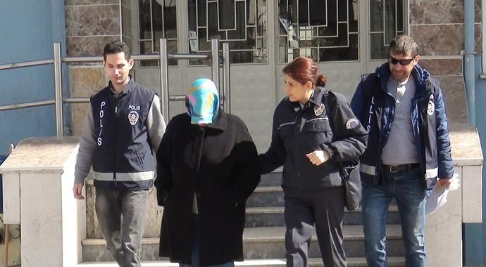 Bebeğini çöpe atan anne tutuklandı Bebeğini çöpe atan anne tutuklandı